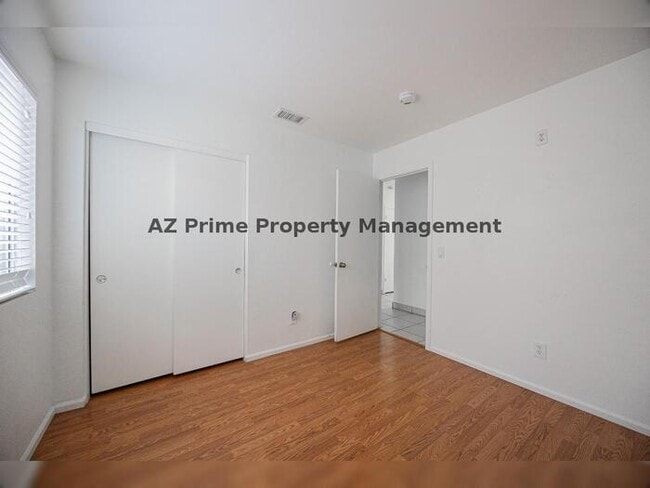 Building Photo - 10864 W Devonshire Ave