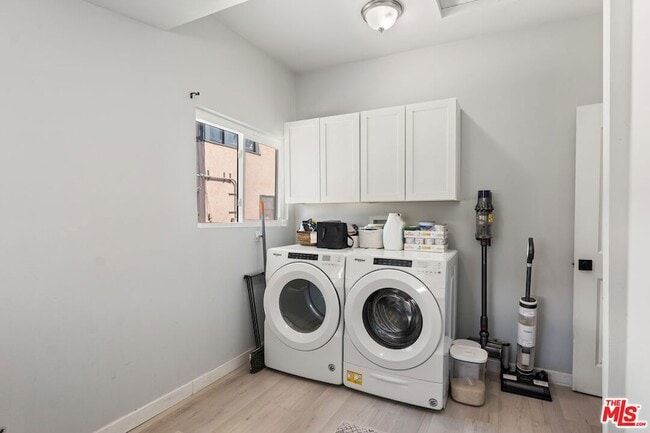 Building Photo - 1231 W 49th St