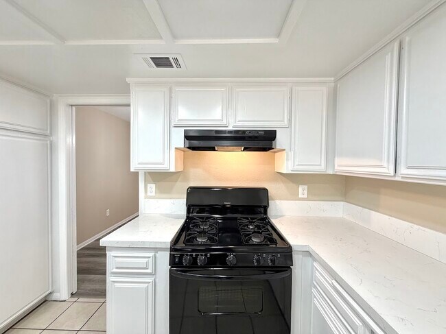 Building Photo - 7742 Oxford Ave