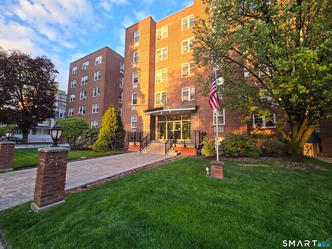 Building Photo - 39 Glenbrook Rd
