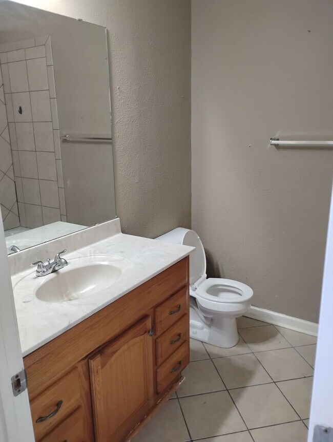 Building Photo - 2925 Hargrove E Rd