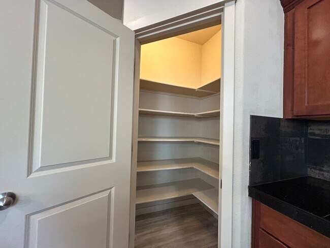 Building Photo - Spacious 4 Bed, 2.5 Bath Home!
