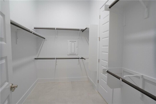 Building Photo - 621 Pinnacle View Dr