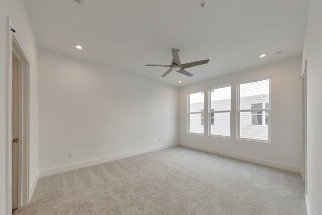 Building Photo - 515 Motivation Cir NW