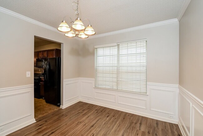 Building Photo - 123 Hidden Creek Dr