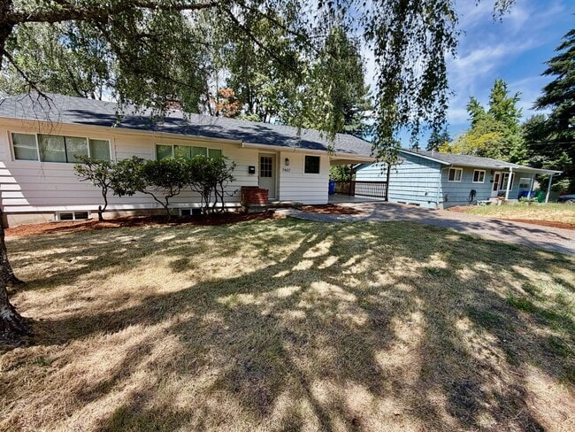 Building Photo - Freshly Remodeled 5bd/2.5bath Home w/ Daylight Basement in Heart of Multnomah Village