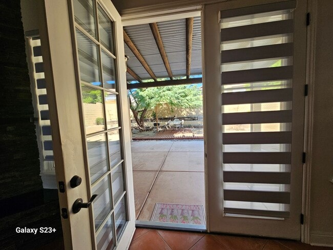 Building Photo - LARGE 3BED/2 BATH IN A COUNTRY CLUB SETTTING