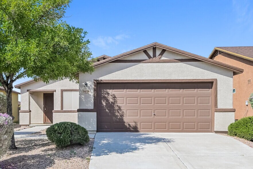 Primary Photo - 5075 E Fishhook Ct