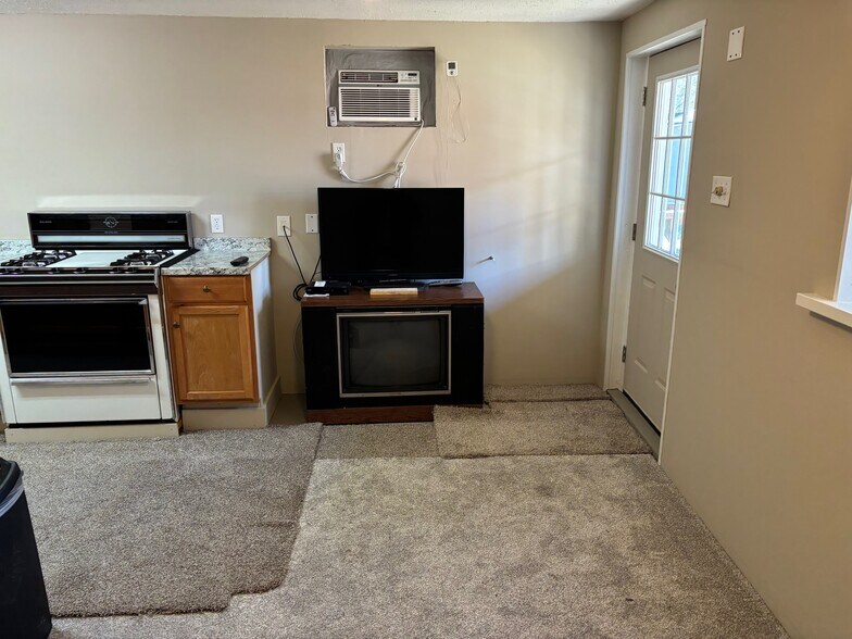 Building Photo - 220 Boyd Ave