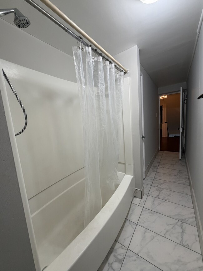 Building Photo - 308 Green St