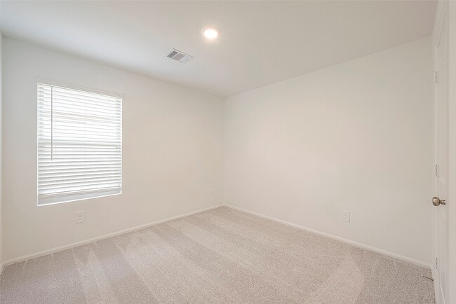 Building Photo - 1491 Las Cuevas Dr