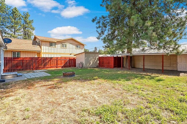 Building Photo - Charming 2 Bed, 1 Bath Rancher w/ Garage! ...