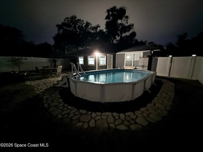 Building Photo - 1046 W Samms Ave