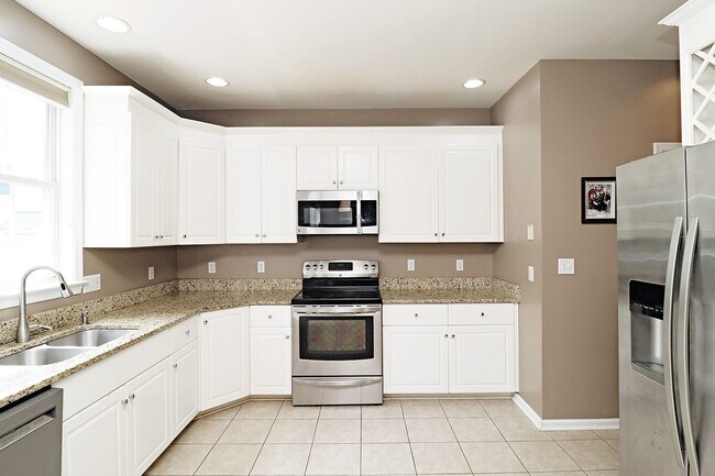 Building Photo - Pet-Friendly N. Albemarle Home With Fenced...