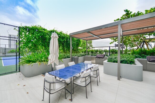 Building Photo - 1400 Biscayne Blvd