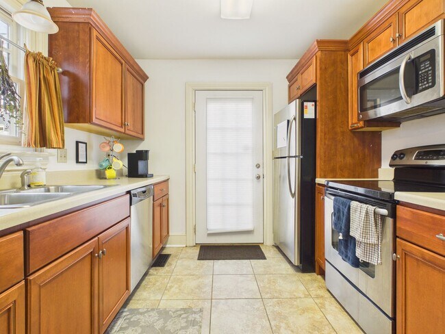Building Photo - Charming Single Family Home on Grand St w/ Bonus 3rd Room