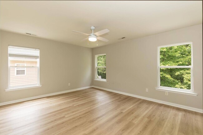 Building Photo - Four Bedroom Home in Sought After Neighborhood!