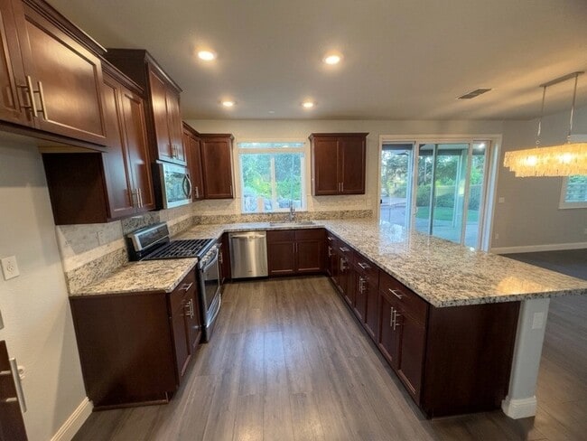 Building Photo - 233 Vanney Ct
