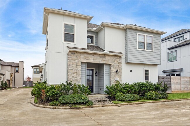 Building Photo - 12025 Royal Oaks Run Dr