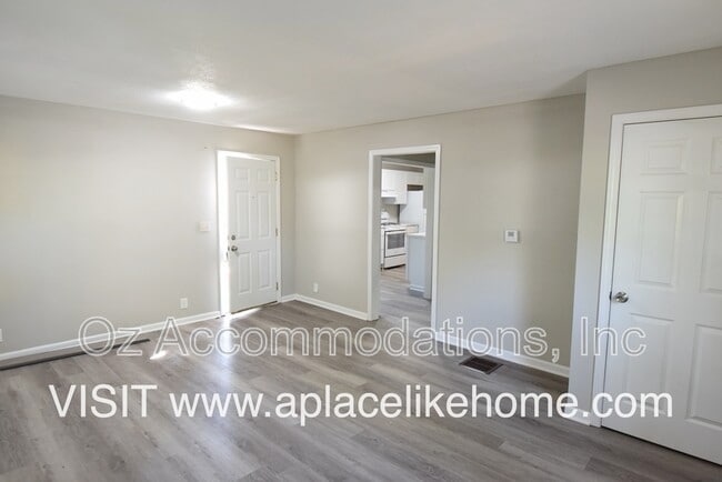 Building Photo - 1514 N Spring St