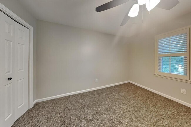 Building Photo - 3298 Robinson Oaks Way NE
