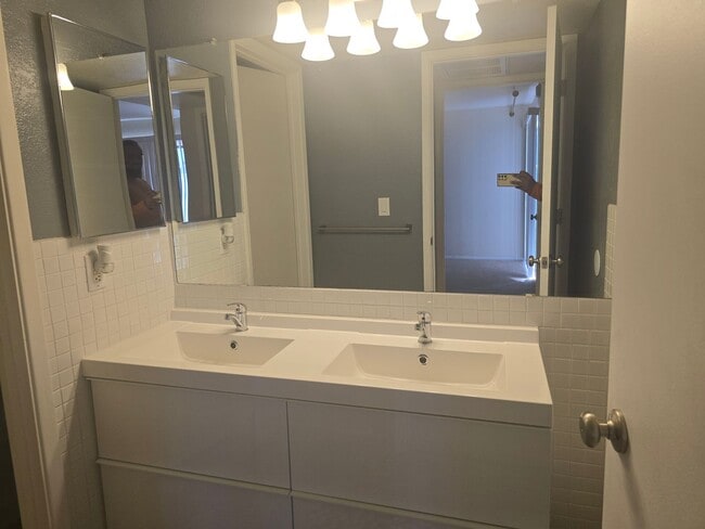 Building Photo - great single level condo 2bd 2 bath condo ...