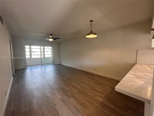 Building Photo - 301 Cambridge Rd