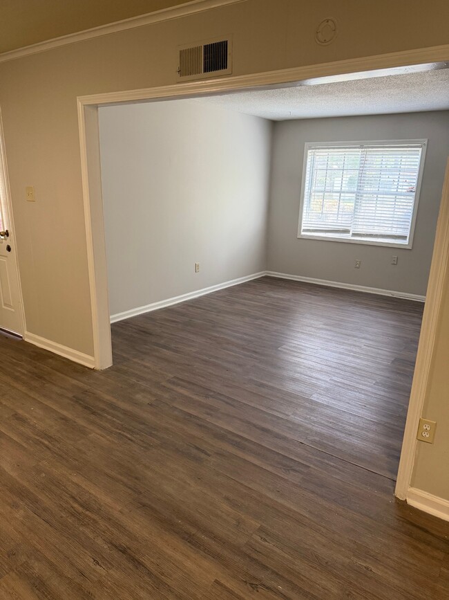 Building Photo - 505 S Main Ext