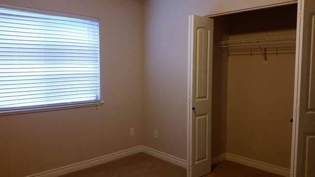 Building Photo - 4235 Stonecrest Ct