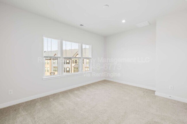 Building Photo - 2833 Statesville Ave