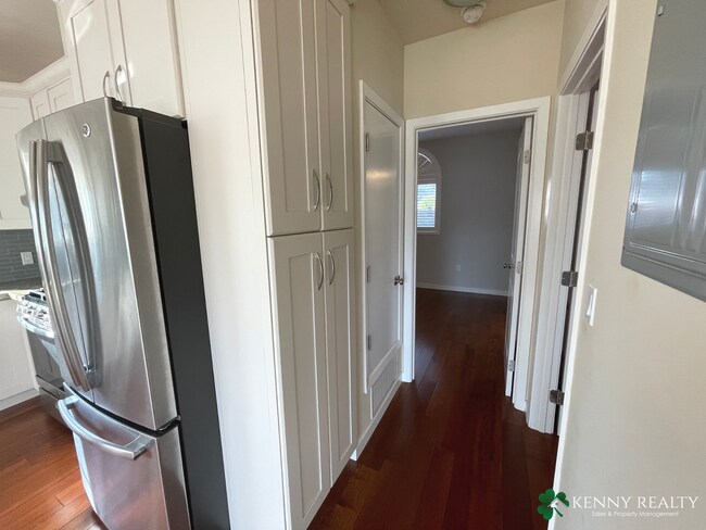 Building Photo - Charming 2BD/1BA Upper-Unit in Broadmoor Village – Daly City
