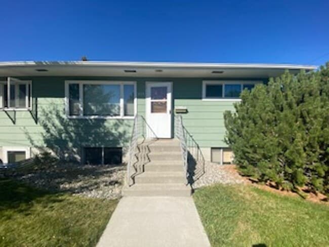 Building Photo - Spacious 2+ Bedroom Lower-Level Apartment ...