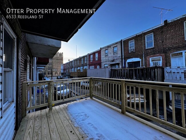 Building Photo - Cozy 3BR/1BA Home with Balcony, Back Porch...