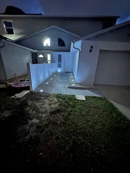 Building Photo - 7023 Oakwood Dr