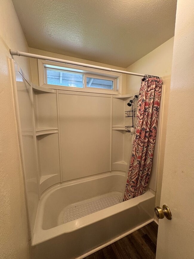 Building Photo - 3 Bedroom 2 Bath House in Santa Clara Area