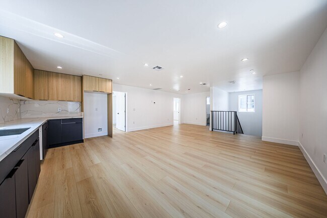 Building Photo - 1013 S Citrus Ave