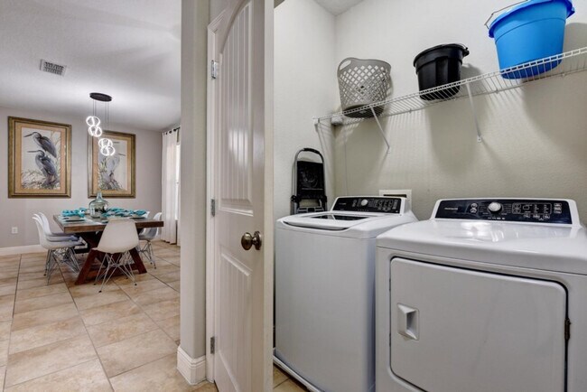 Building Photo - 5254 Wildwood Wy