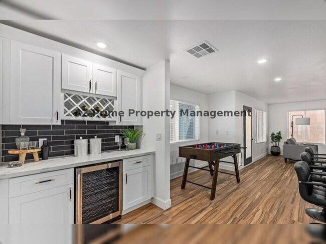 Building Photo - 4233 E Raven Rd