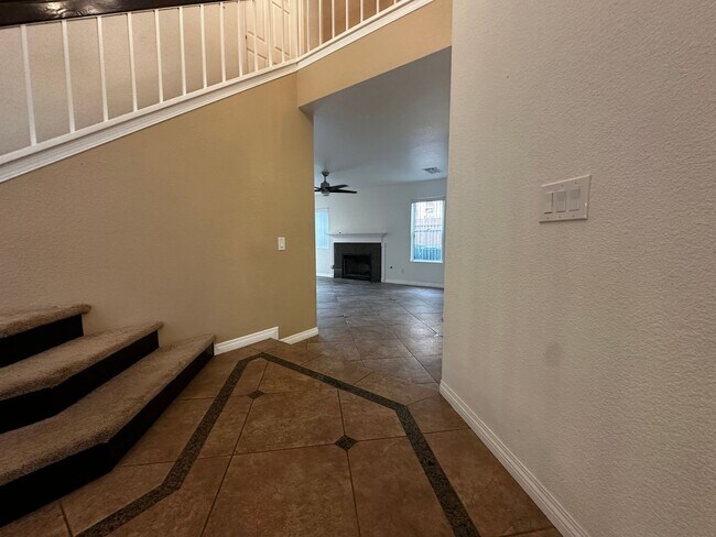 Building Photo - Santa Fe Hills 4 Bedroom Home