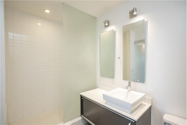 Building Photo - 2115 Yeaman Pl