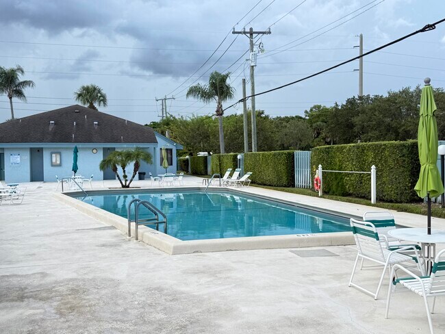 Building Photo - 950 S Kanner Hwy