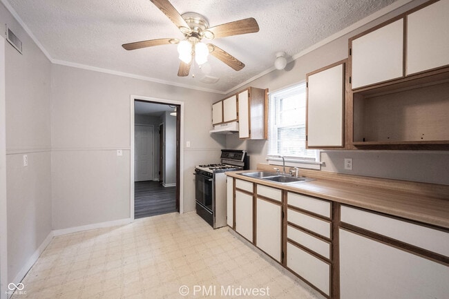 Building Photo - 2121 Euclid Dr