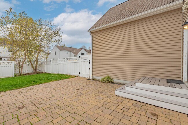 Building Photo - 6003 Bell Classic Dr