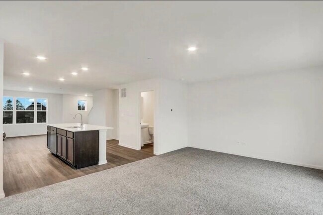 Building Photo - 324 Basin Ct