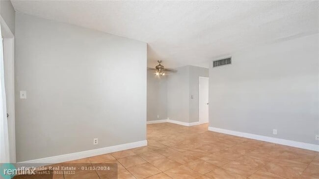 Building Photo - 1 br, 1 bath House - 1855 Plunkett St Apt 403