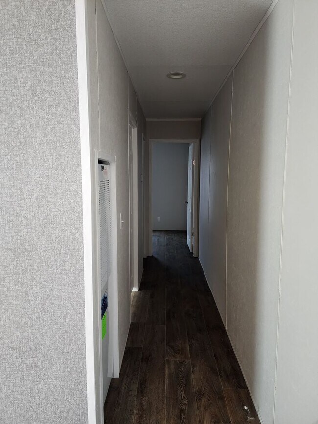 Building Photo - 220 CR 2600