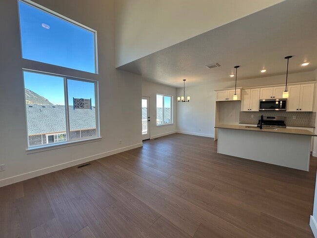 Building Photo - 5260 Acacia Dr
