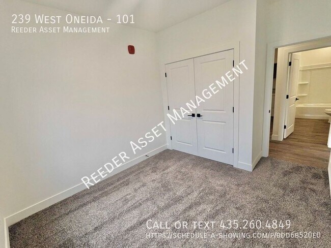 Building Photo - 239 West Oneida-101