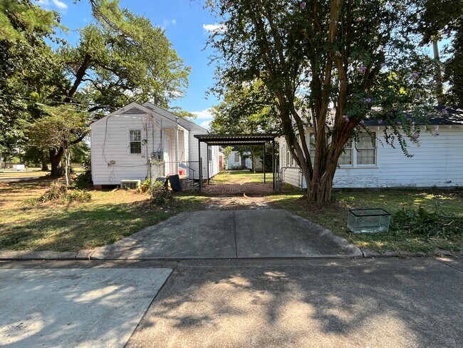Building Photo - 1208 Pierson St