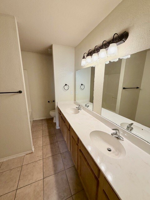 Building Photo - 2827 N Cassius Ln